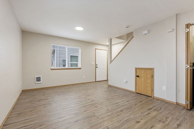 Foto del edificio - Spacious 2-Bedroom/1.5 bathroom in SE Portland