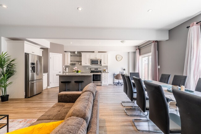 Building Photo - 101 Shoreview Pl