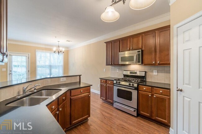 Foto del edificio - 694 Surrey Park Pl SE