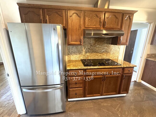 Foto del edificio - Beautiful 3-Bed, 2 Bath Mission Fields Home in Carmel-by-the-Sea with Modern Kitchen and Hardwood...