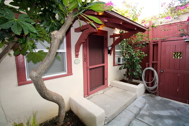 Building Photo - 7011 Fountain Ave