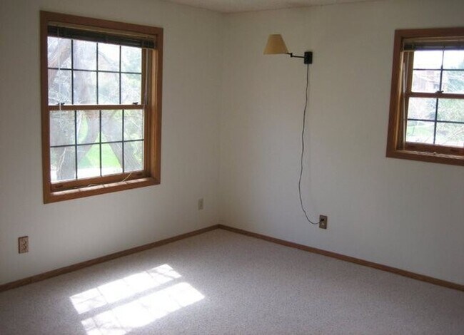 Foto del edificio - 2 Bedroom Condo For Rent at Gold Run near ...