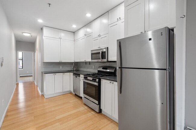 Building Photo - 809 Park Ave