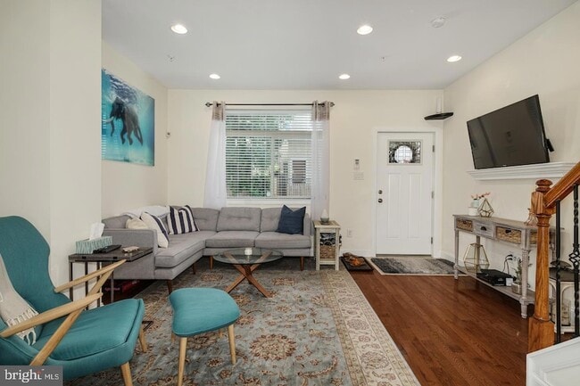 Photo - 1937 W George St Townhome