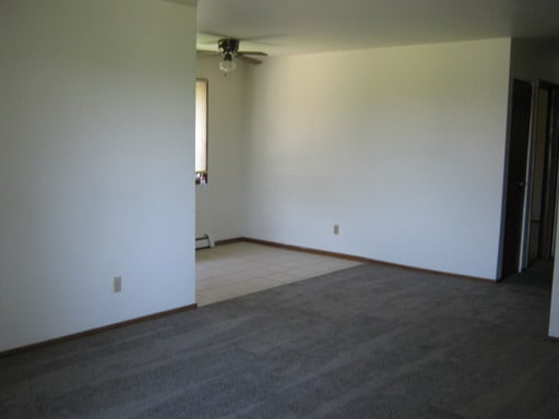 Building Photo - Spacious 2 Bedroom, 1 Bathroom Unit – Prime Location!