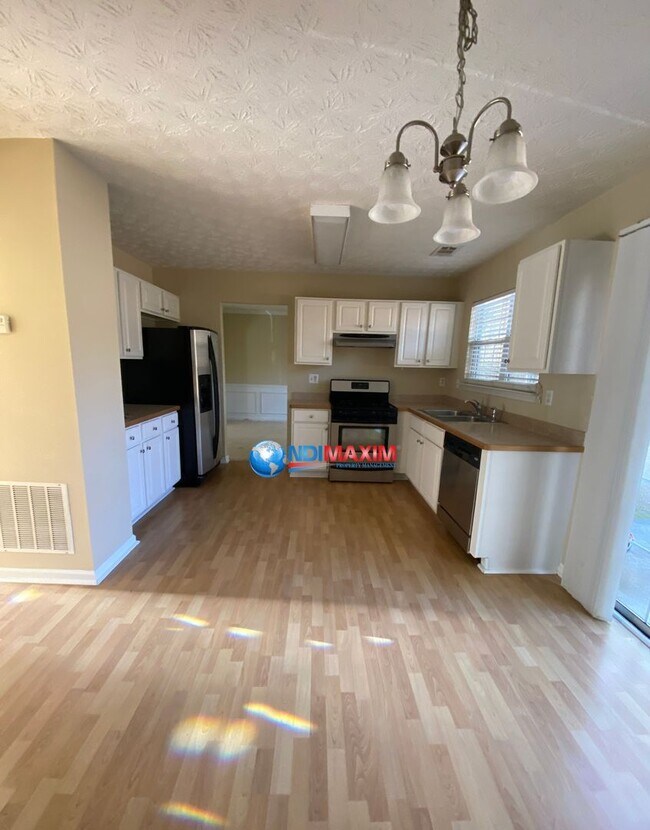 Foto del edificio - Spacious 2-story house in the BROOKWOOD cl...