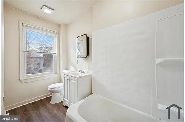 Building Photo - 1112 Johnson St