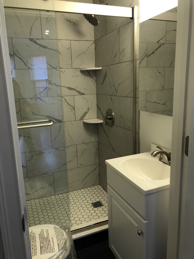 Building Photo - 225 Newbury St