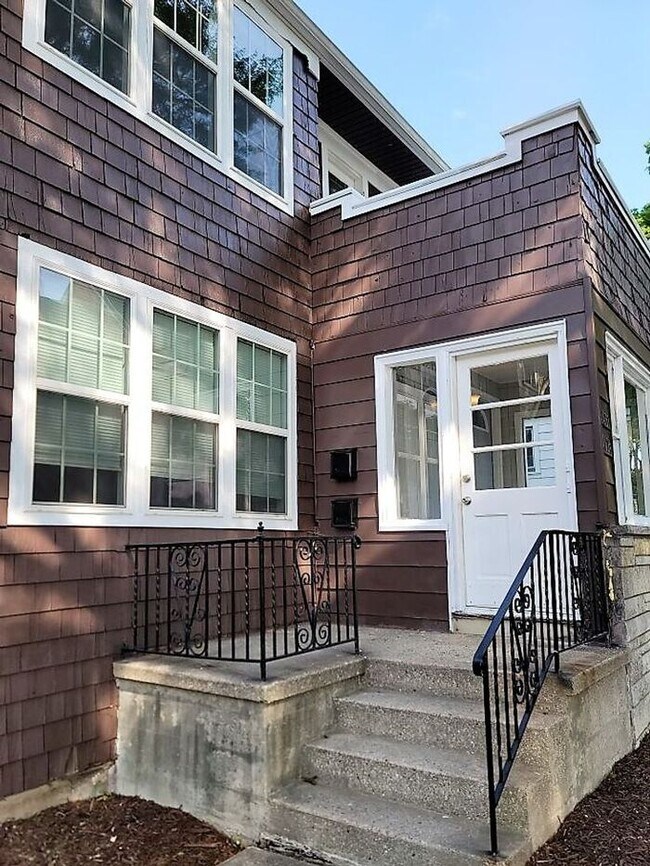 Building Photo - Don't miss out call RENU Property Manageme...