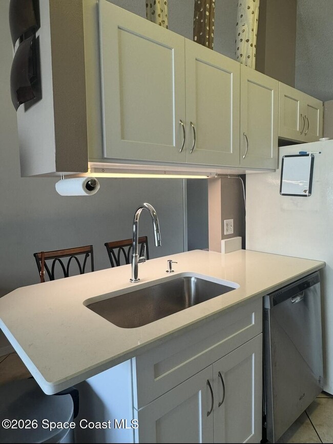 Foto del edificio - 118 Beach Park Ln