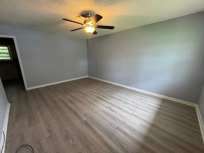 Foto del edificio - Like New 3 Bedroom home in Southern Hills