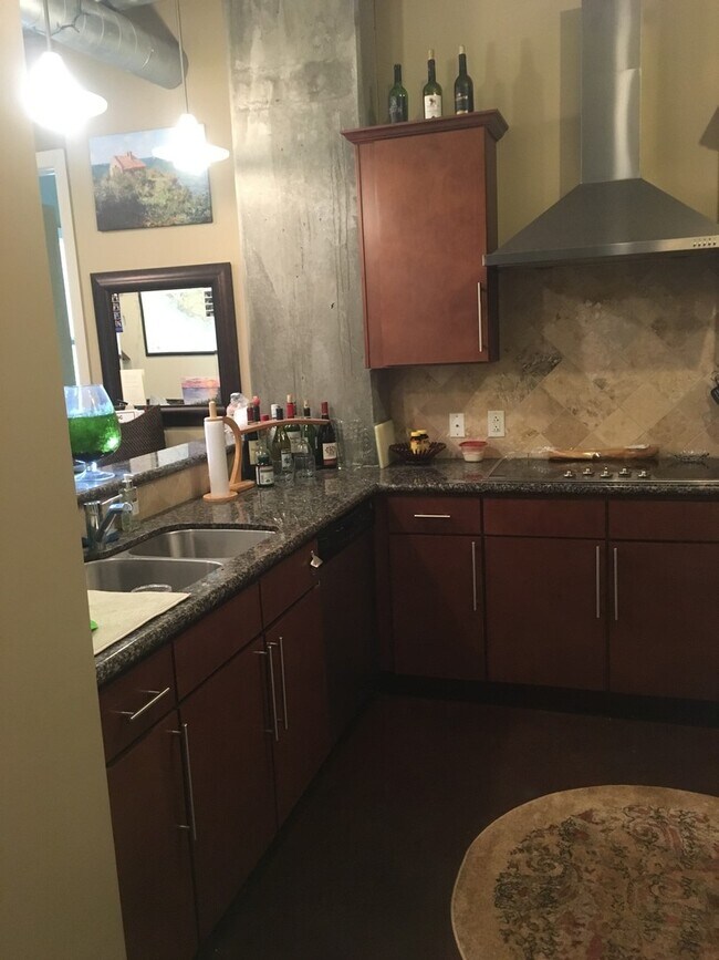 Building Photo - Awesome Two Bedroom Two & Two Bath Condo i...