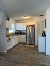 Building Photo - 406 Lakeside Dr