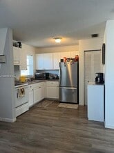 Building Photo - 406 Lakeside Dr