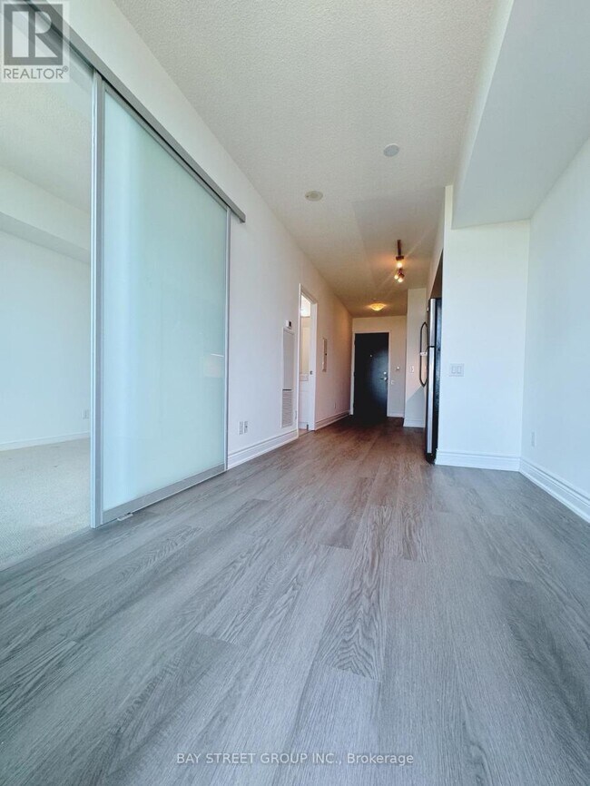 Building Photo - 105 The Queensway