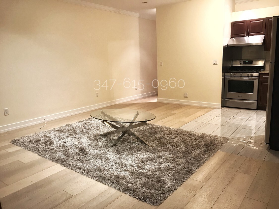 Foto principal - 30-69 47th St