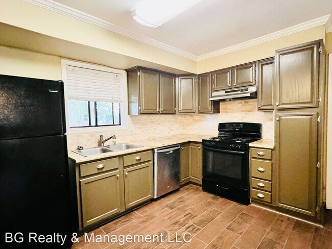 Building Photo - 3 br, 1.5 bath House - 123 August Drive