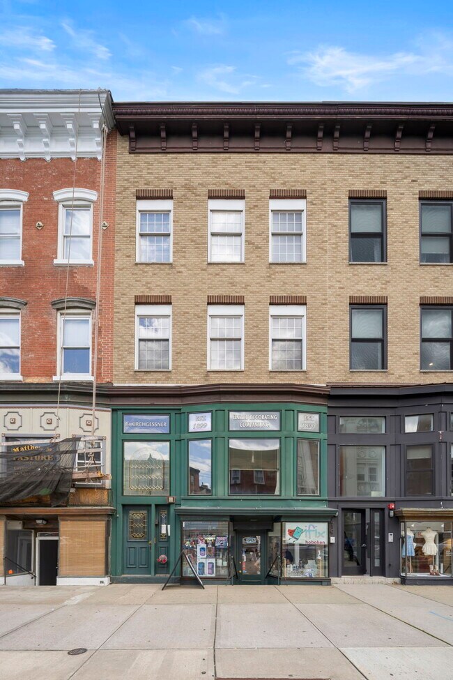 Foto del edificio - 421 Washington St