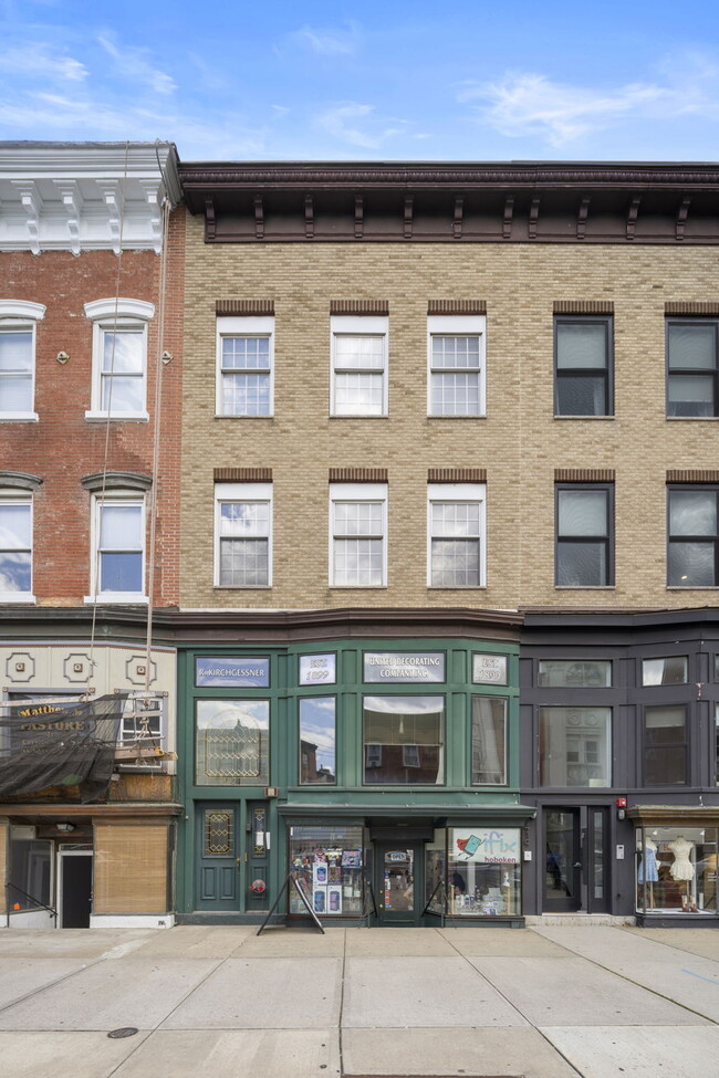 Building Photo - 421 Washington St