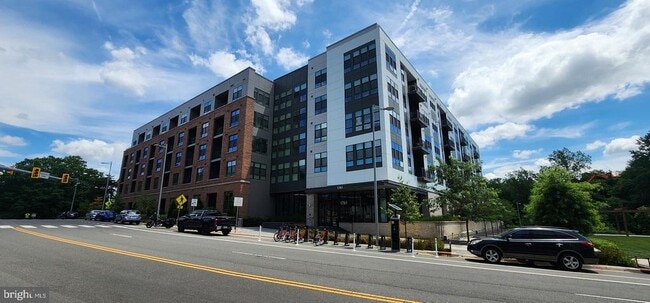 Building Photo - 1761 Old Meadow Rd