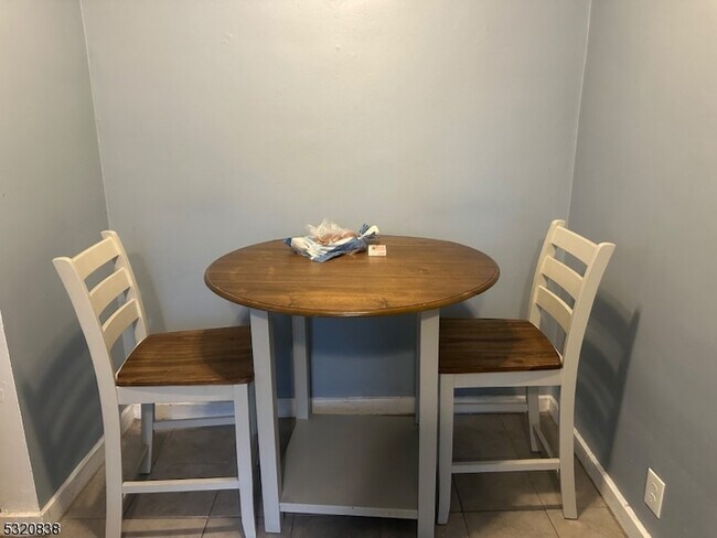 Foto del edificio - 19 Carpenter Terrace N