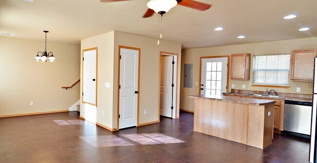 Building Photo - 235 S Rolling Woods Way