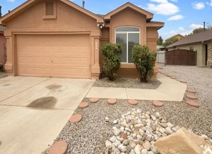 Building Photo - 805 Malachite Dr SW