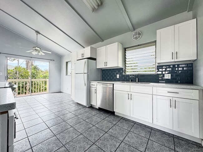 Building Photo - 835B N Kalaheo Ave