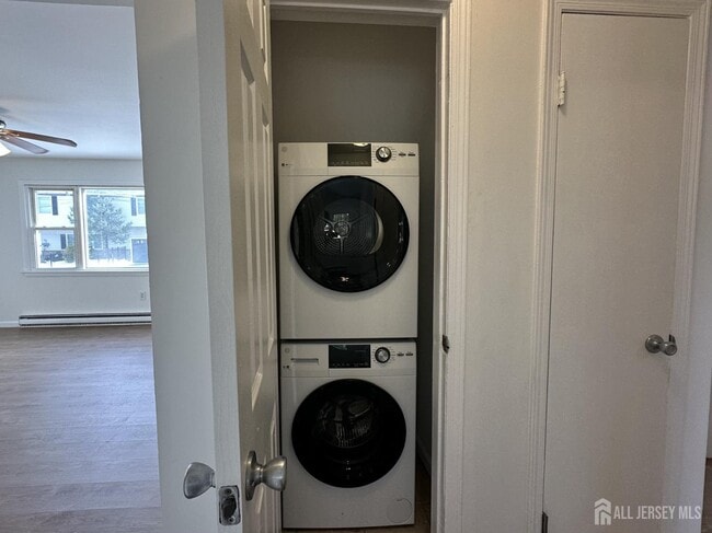 Building Photo - 67 Maple Ave