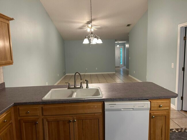 Comedor/sala de estar - 3 Frank Pl