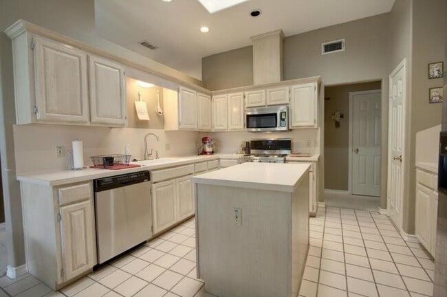 Building Photo - 4510 Silver Hollow Dr