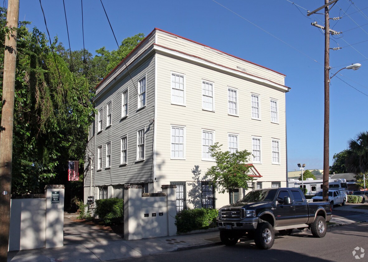 Foto principal - The Embassy