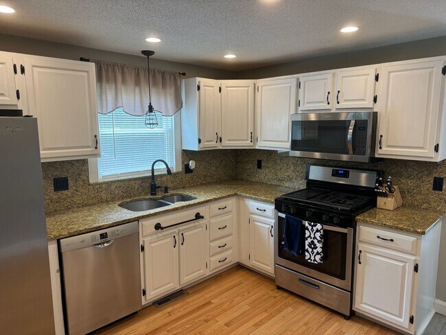 Foto del edificio - Modern 3 Bedroom Single Family - Available...