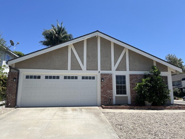 Building Photo - 2 Monitor