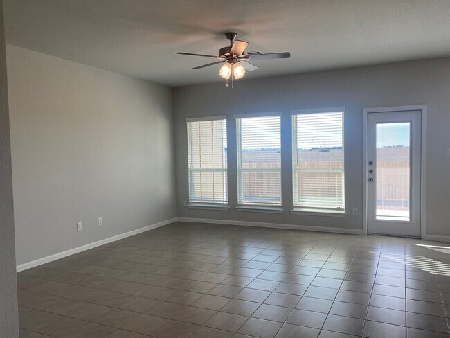 Building Photo - 4 BEDROOM, 3 BATHROOM FIRST MONTH FREE REN...