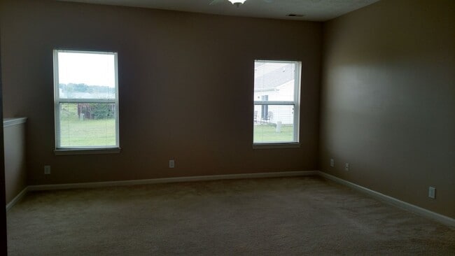 Building Photo - Lindberg Village 3-Bedroom 2-Bath Home