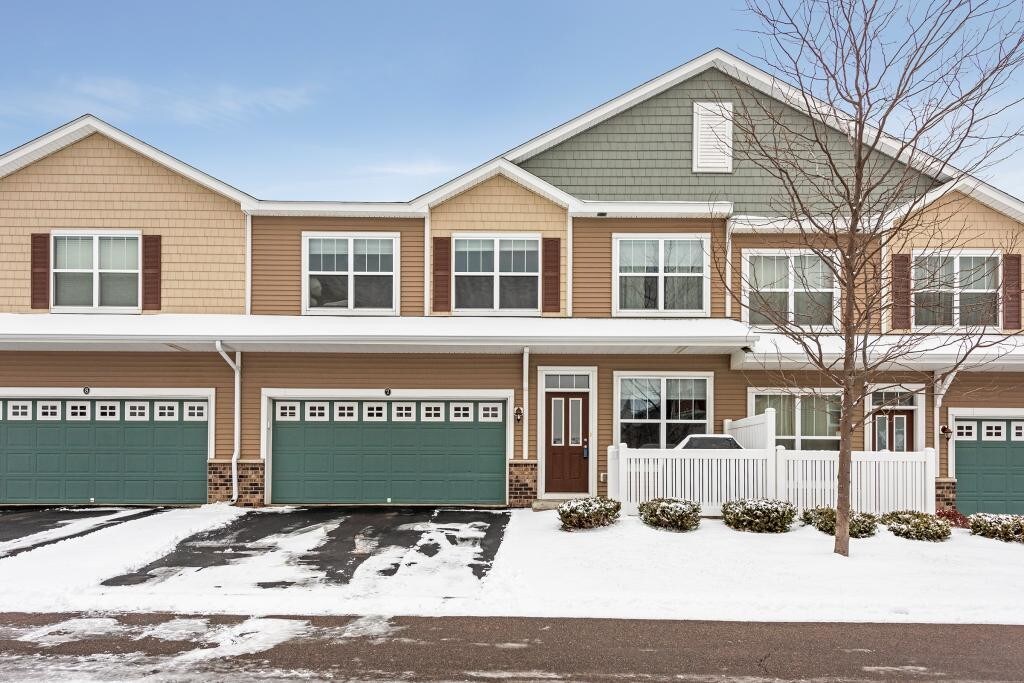 1964 Commonwealth Blvd, Chanhassen, MN 55317 Townhome Rentals in