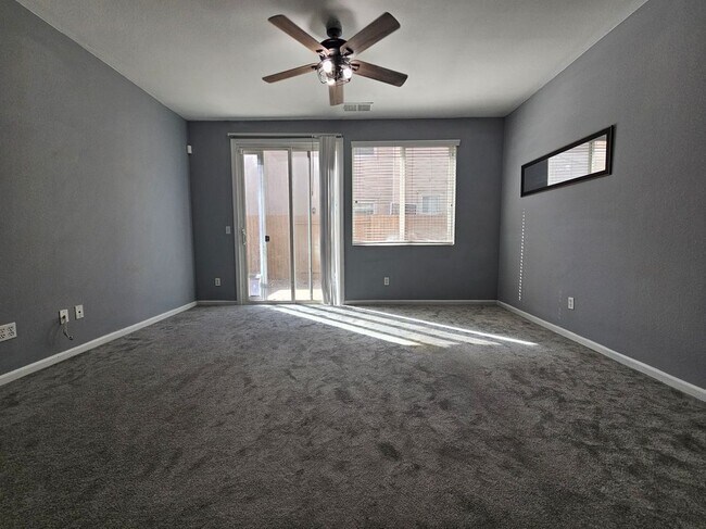 Foto del edificio - 3440 Tice Creek Way