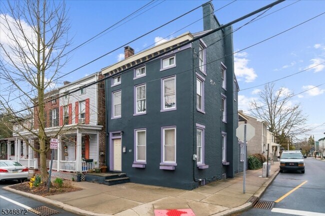 Building Photo - 97 N Main St