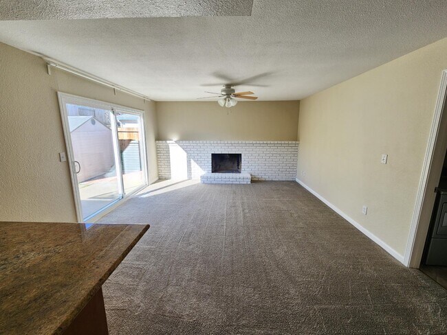 Building Photo - 735 Wedgewood Dr