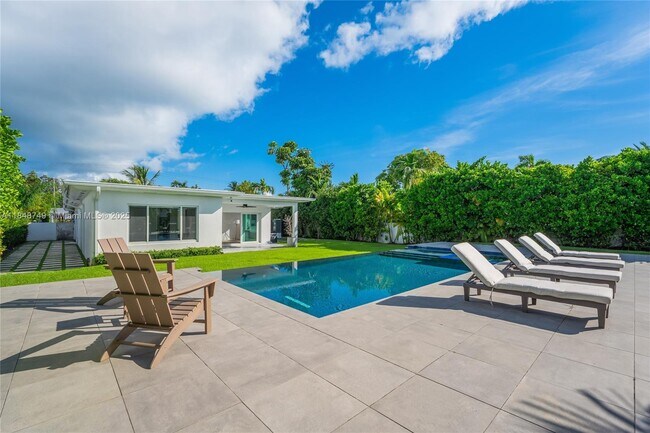 Foto del edificio - 740 S Shore Dr