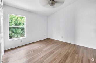 Building Photo - 1094 Grove Dr