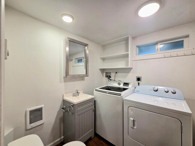 Foto del edificio - 1121 Monitor Ave