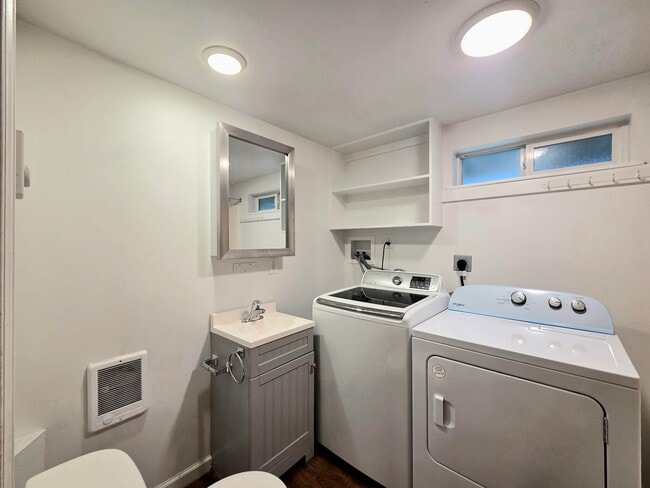 Building Photo - 1121 Monitor Ave