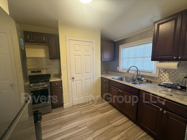 Building Photo - 16555 W Parkway St