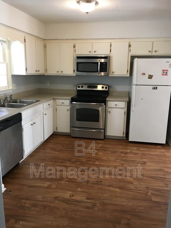 Foto del edificio - 32 Hidden Springs Rd