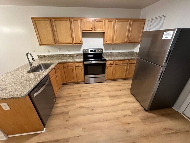 Building Photo - Spacious 3 Bedroom, 2 Bath- OPEN HOUSE THI...