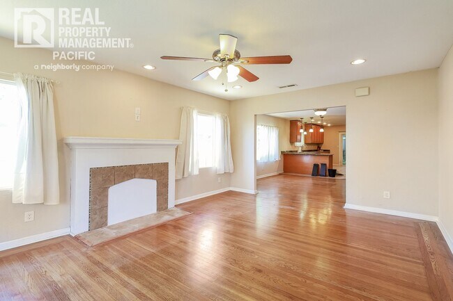 Foto del edificio - Charming 3-Bedroom Home in Glenview