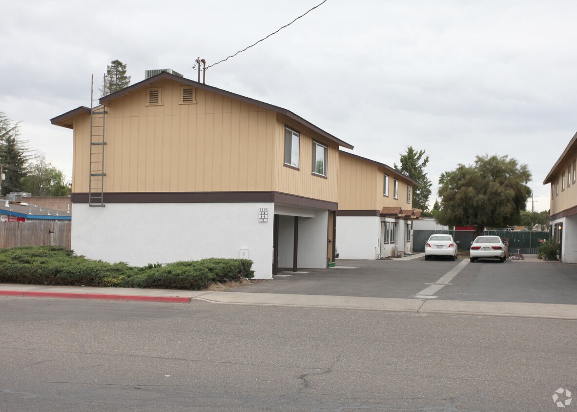 Primary Photo - 1550 East Ave