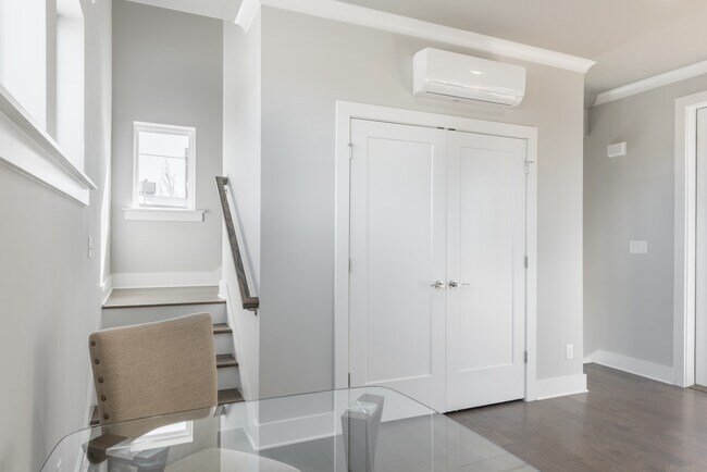 Foto del edificio - 1593 Sinclair Ave